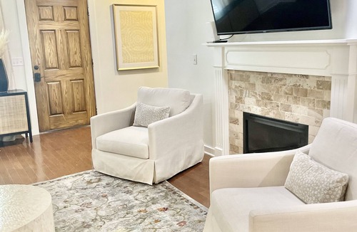Johnson House | Cozy townhouse in the heart of Fayetteville, minutes from the U of A.