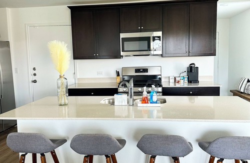 Del Valle House | Cozy Townhouse near COTA and Austin Airport. Brand New!