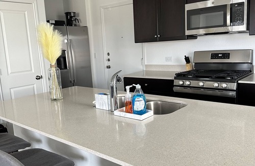 Del Valle House | Cozy Townhouse near COTA and Austin Airport. Brand New!