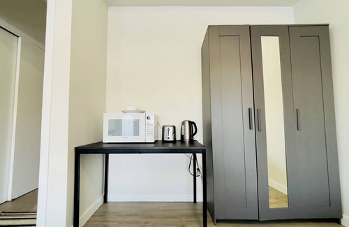 Fort Gary House | Cozy townhouse with Spacious Bedroom and Private Bathroom in South Winnipeg