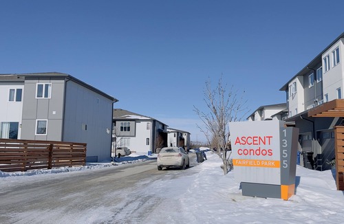 Fort Gary House | Cozy townhouse with Spacious Bedroom and Private Bathroom in South Winnipeg