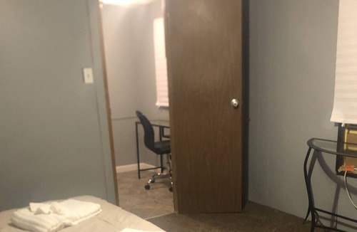 Radford House | Cozy trailer great location to VT or Radford