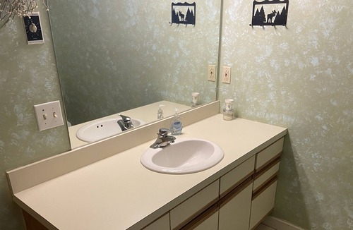Londonderry Condo | Cozy Trailside Condo on Magic Mountain!