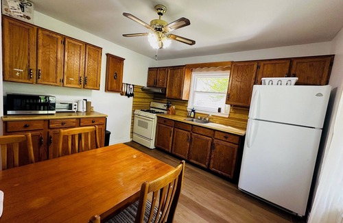 Marmora Cottage | Cozy Tranquil Cottage Living -Beautiful Green Areas -River access from backyard!
