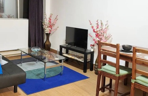 Shaughnessy Village Apartment | CoZy Traveler Montreal Downtown