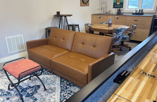 Indian Hills Apartment | Cozy Tree-Lined Carriage Home - Stay in Serenity!