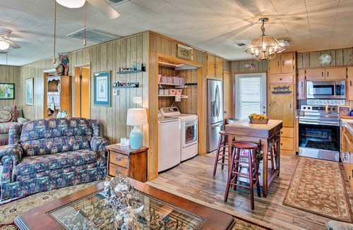 Tool Cabin | Cozy Trinidad Cabin on Cedar Creek Lake!