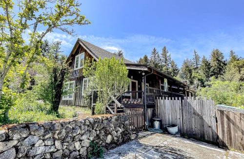 Burnt Ranch House | Cozy Trinity Cottage