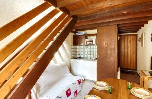 Cauterets Apartment | Cozy Triplex for 5, South-Facing with Parking, Near Ski Lifts & Amenities