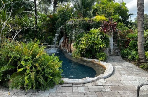 Miami Springs House | Cozy Tropical Cabana