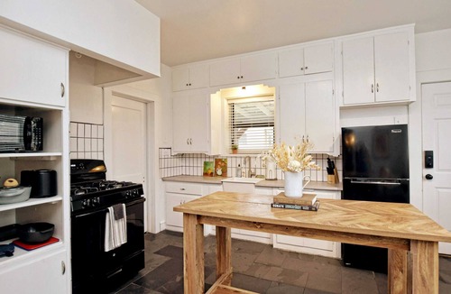 Austin Ave. Condo | Cozy Tudor Bungalow in Waco
