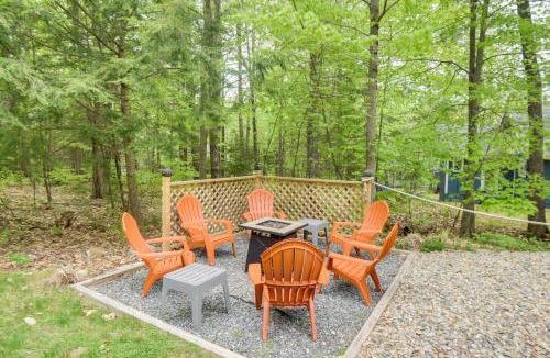 Tuftonboro House | Cozy Tuftonboro Home with Deck - Walk to Beaches!