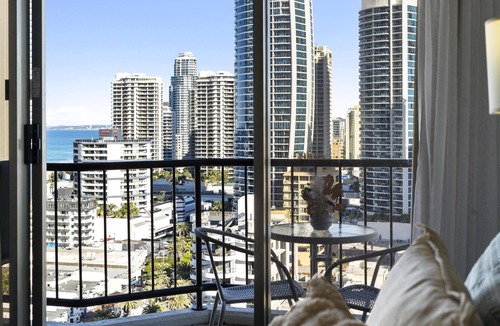 Surfers Paradise Apartment | Cozy Twin Apartment with Ocean View
