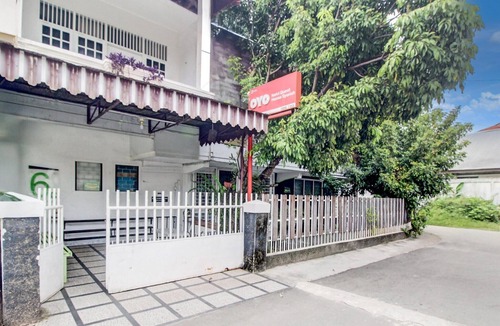 Padang House | Cozy Twin Escape in Indonesia with Free WiFi