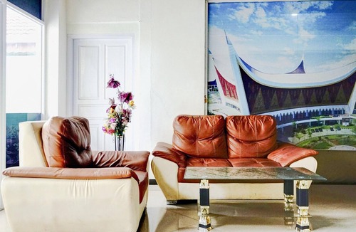 Padang House | Cozy Twin Escape in Indonesia with Parking Access