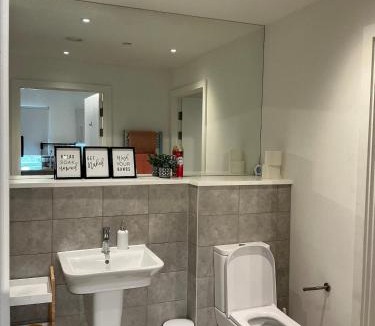 Gascoigne Apartment | Cozy Two Bed Oasis