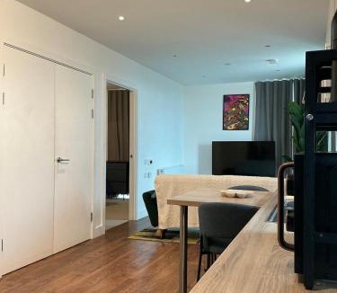 Gascoigne Apartment | Cozy Two Bed Oasis