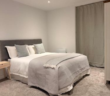 Cheetham Hill Apartment | Cozy Two Bedroom Apartment