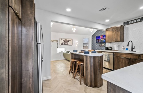 Rose District House | Cozy two bedroom charmer close to Downtown BA & Tulsa