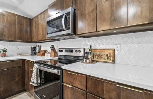 Rose District House | Cozy two bedroom charmer close to Downtown BA & Tulsa