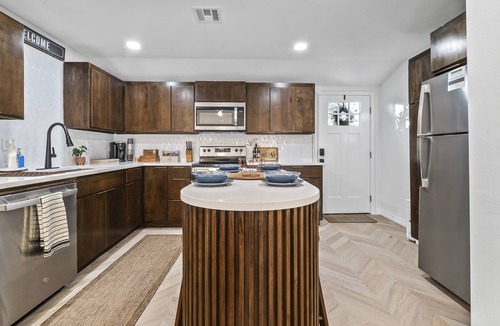 Rose District House | Cozy two bedroom charmer close to Downtown BA & Tulsa