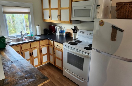 York Cottage | Cozy Two Bedroom North Shore Cottage