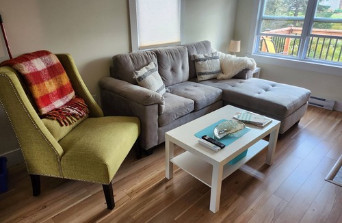 York Cottage | Cozy Two Bedroom North Shore Cottage