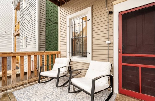 Lakeview Apartment | Cozy two bedroom close to Wrigley Field