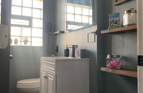 Jennings House | Cozy two bedroom house with a splash of style
