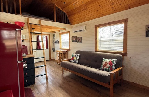 Cassville Cabin | Cozy Two Loft Tiny House Cabin near beautiful Roaring River with AC
