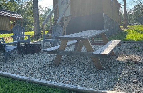 Cassville Cabin | Cozy Two Loft Tiny House Cabin near beautiful Roaring River with AC
