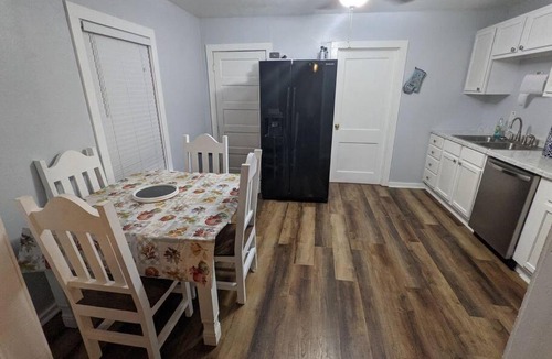 North Waco House | Cozy Unique 3 bedroom near Brazos River