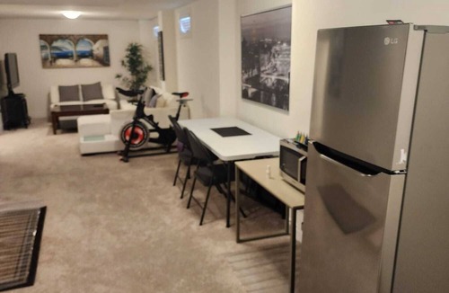 Norval Apartment | Cozy Unit (2 Rooms), King & Double Bed Perfect for Couples, Singles & Families