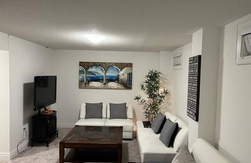 Norval Apartment | Cozy Unit (2 Rooms), King & Double Bed Perfect for Couples, Singles & Families