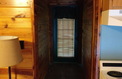Mountain Pine Cabin | COZY UNIT #2 WATERFRONT LOG CABIN