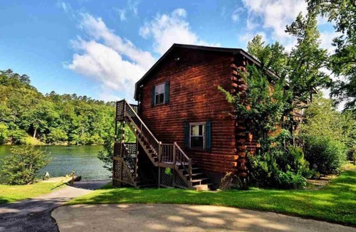 Mountain Pine House | COZY UNIT #3 WATERFRONT LOG CABIN