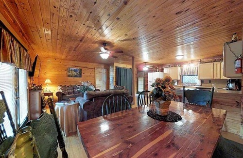 Mountain Pine House | COZY UNIT #4 WATERFRONT LOG CABIN