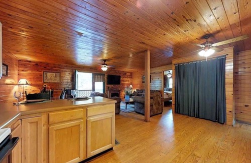 Mountain Pine House | COZY UNIT #4 WATERFRONT LOG CABIN