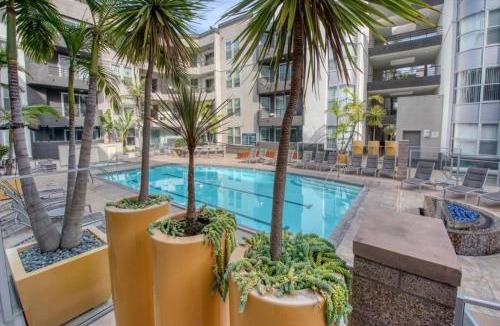 Del Rey Apartment | Cozy Unit Conveniently Located Pool View