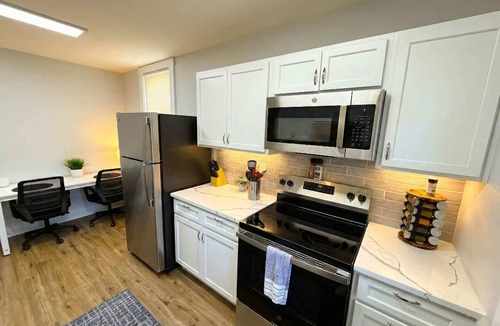 Wilmington Apartment | Cozy unit, King bed & laundry