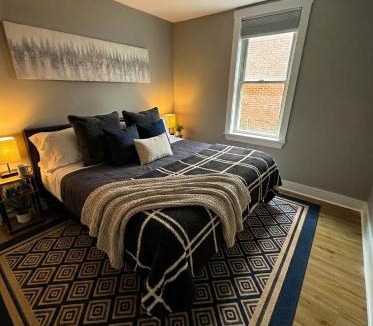 Wilmington Apartment | Cozy unit King bed & laundry
