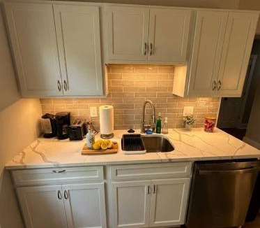Wilmington Apartment | Cozy unit King bed & laundry