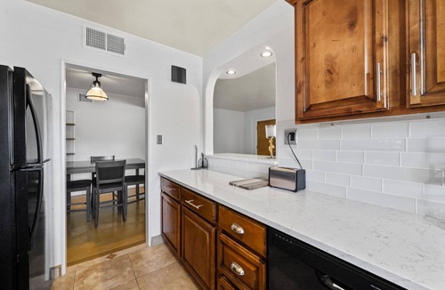 Sam Hughes House | Cozy UofA Charmer - Off St Parking!