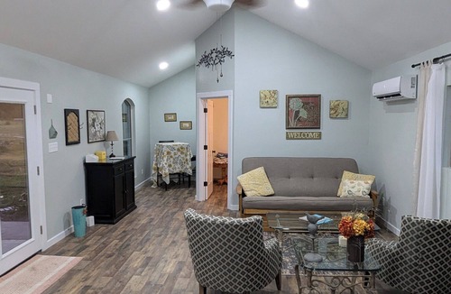 Clarksville Cottage | Cozy Up at Lake Mimosa.
