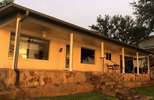 West Livingston House | COZY UP AT THE LAKE