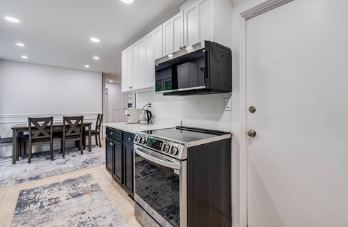 University Place House | Cozy UP Duplex~2BR~AC~Garage~Quiet Stay