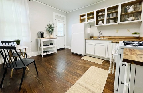 Harrisburg House | “Cozy Up” Suite