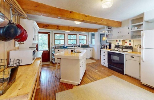 Bridgewater Corners House | Cozy Up Year-Round at The Ski Farm – Vermont's Historic Hideaway