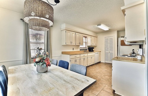 Lakeland House | Cozy Updated Lakefront Home
