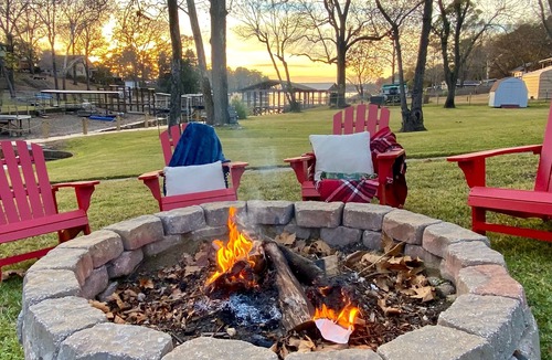 Lakeland House | Cozy Updated Lakefront Home